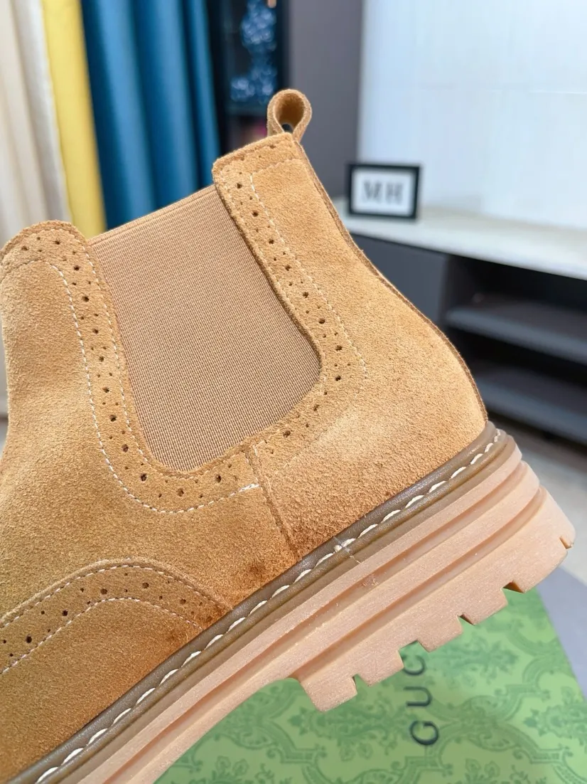 Men's shoes 💰540🌸🌸 (GUCCI) [cow lining plus velvet optional] [can be made without standard] New product Martin boots imported from Canada with full top layer high mercerized frosted fabric, punched using 3D digital technology, high-end and classy, ​​versatile to wear, full of three-dimensionality, close pictures will make you obsessed with the leather. You can't extricate yourself ~ the best on the market.          Fabric: Cowhide/Embossed Lining: Cowhide.          Please make a note when placing an order, sizes: 38-44 (37, 45, 46 can be customized and cannot be returned or exchanged) 5 colors available; black, gray, khaki, coffee, and earthy yellow